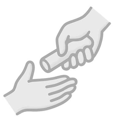 mains se passant un baton de relais